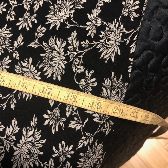 Jacqueline Conoir Blk w/Wh Floral Halter Top - Picture 8 of 8